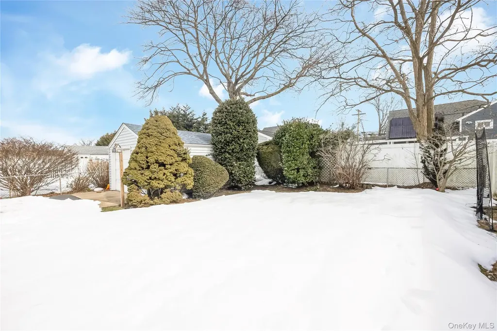2477 Freeport Street Wantagh NY 11793