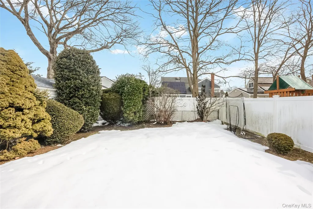 2477 Freeport Street Wantagh NY 11793