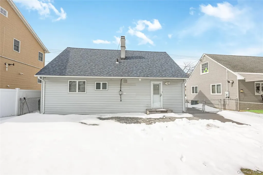 2477 Freeport Street Wantagh NY 11793