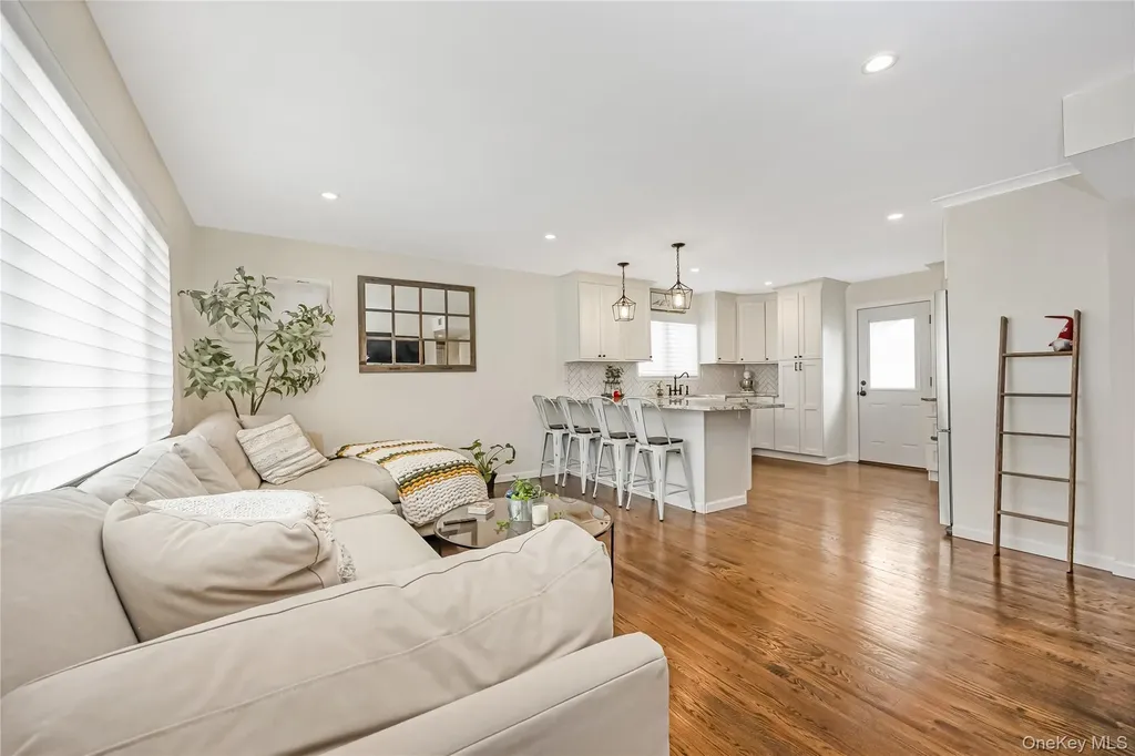 2477 Freeport Street Wantagh NY 11793