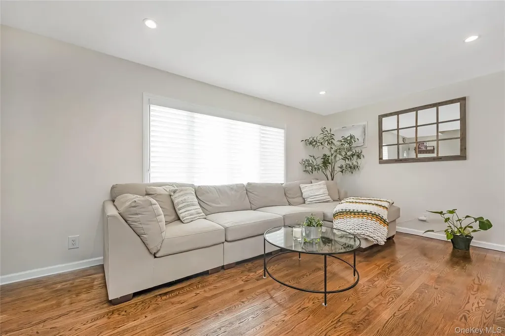2477 Freeport Street Wantagh NY 11793