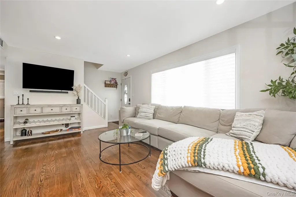 2477 Freeport Street Wantagh NY 11793