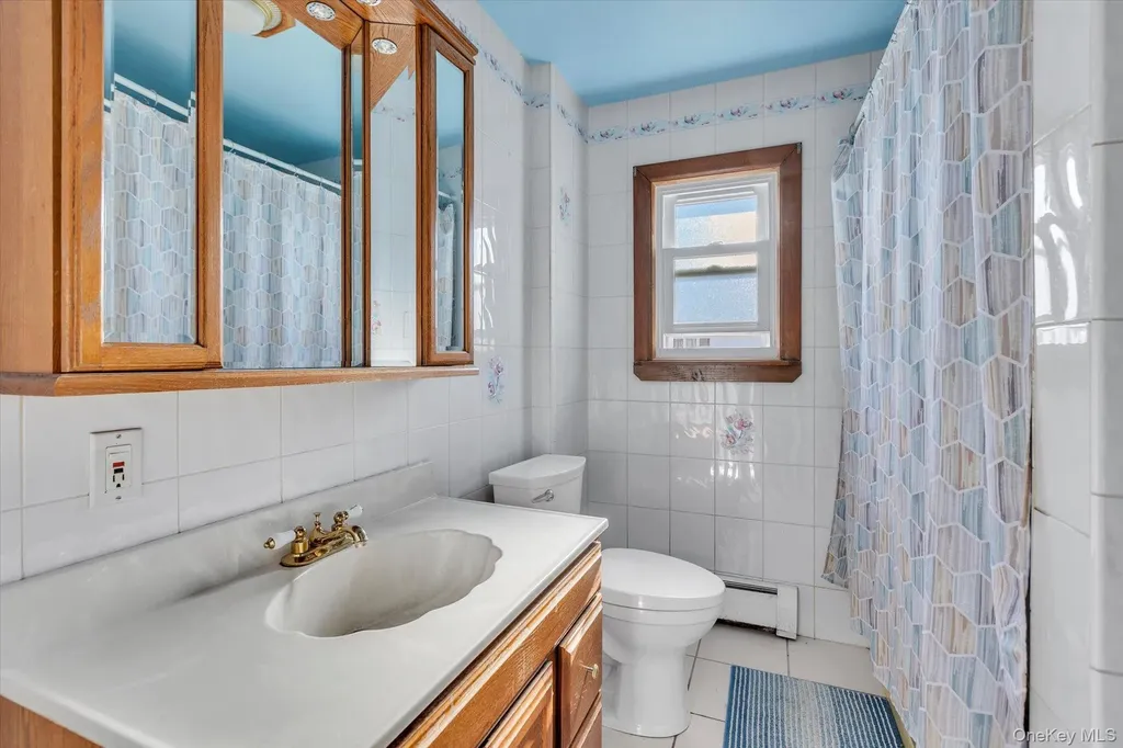 351 Venetian Boulevard Lindenhurst NY 11757