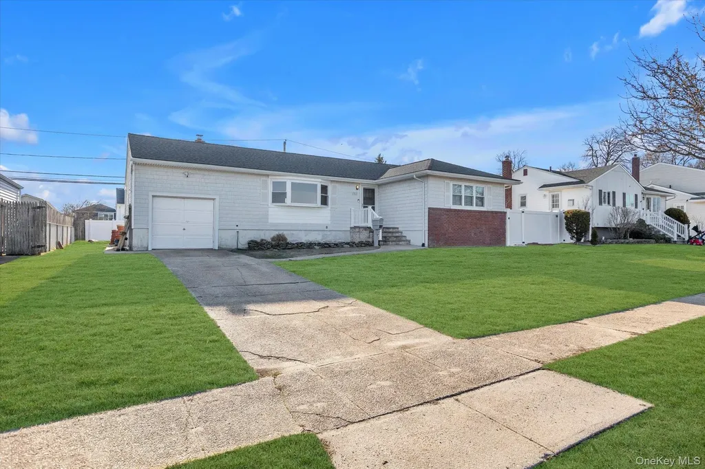 351 Venetian Boulevard Lindenhurst NY 11757