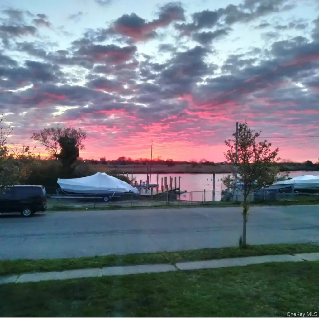 351 Venetian Boulevard Lindenhurst NY 11757