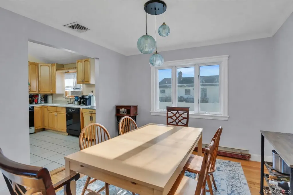 351 Venetian Boulevard Lindenhurst NY 11757