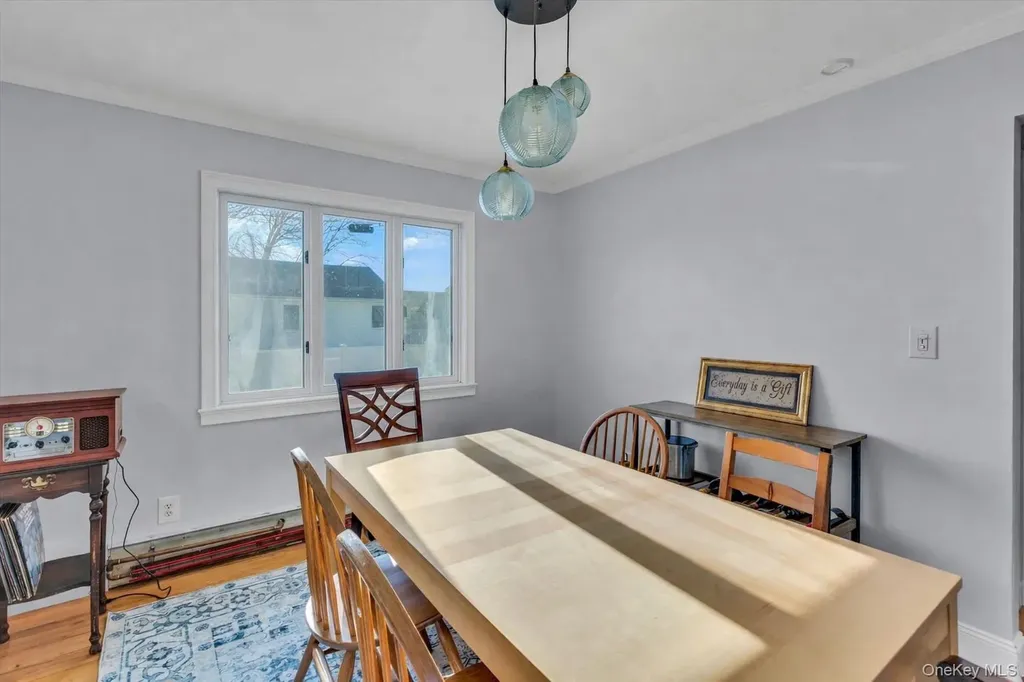 351 Venetian Boulevard Lindenhurst NY 11757