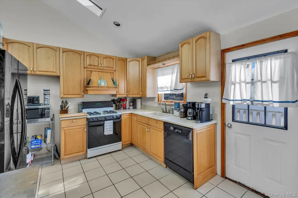351 Venetian Boulevard Lindenhurst NY 11757