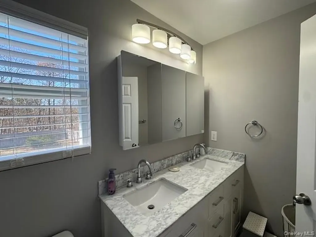 20 Jennifers Path Westhampton Beach NY 11978