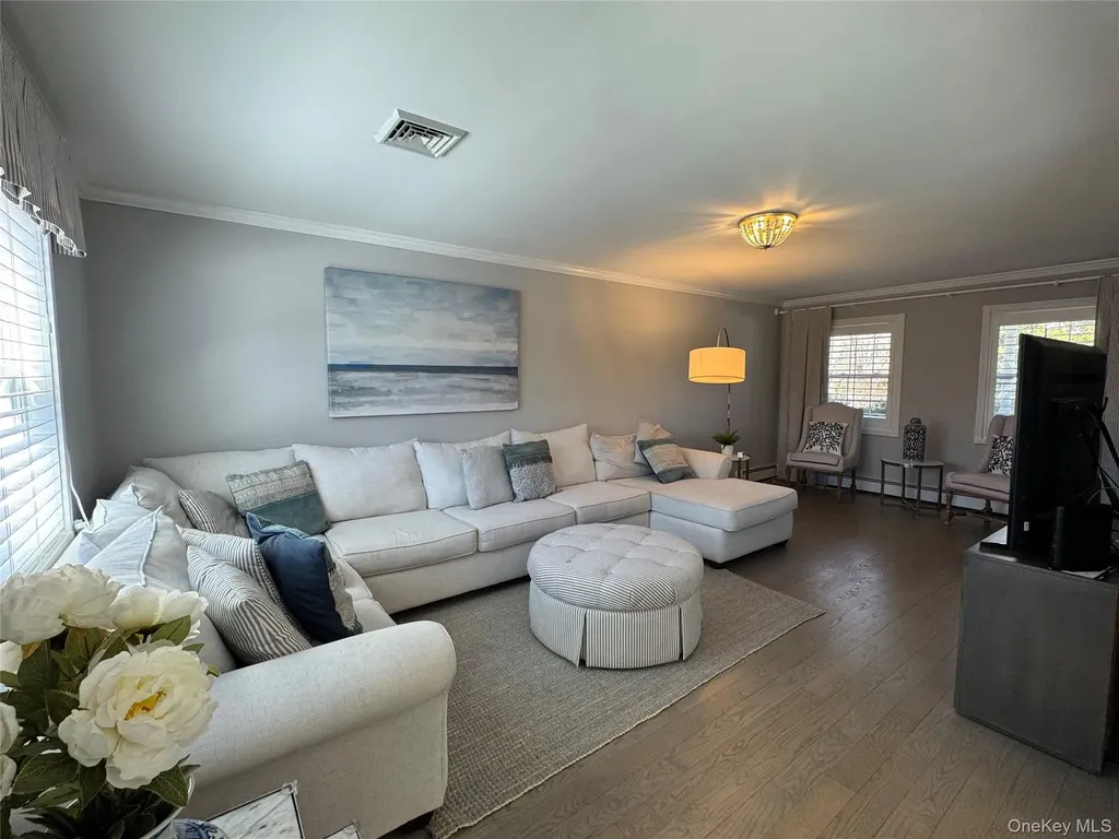 20 Jennifers Path Westhampton Beach NY 11978