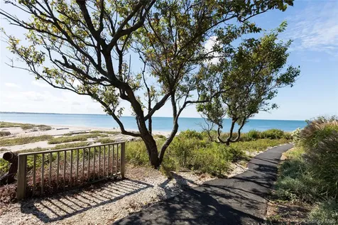 660 Sutton Place Greenport NY 11944