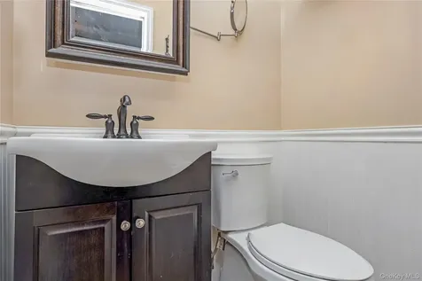 15 Bingham Place Amityville NY 11701