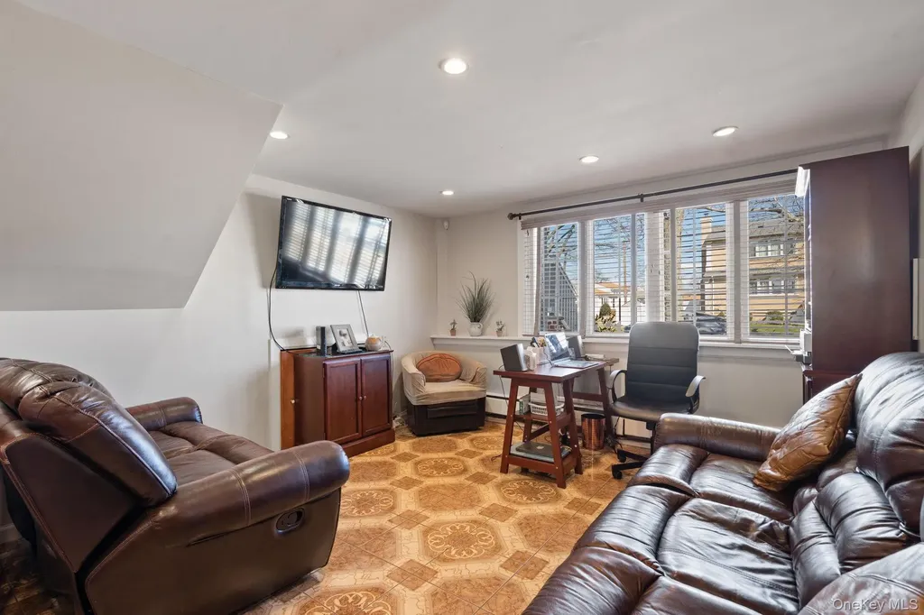 572 S Bayview Avenue Freeport NY 11520