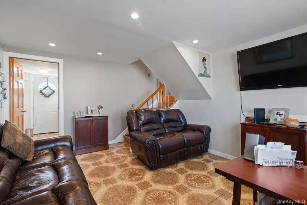 572 S Bayview Avenue Freeport NY 11520