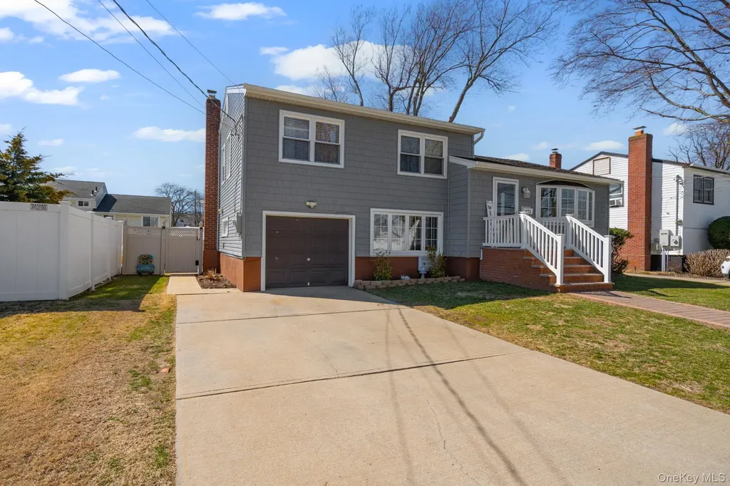572 S Bayview Avenue Freeport NY 11520
