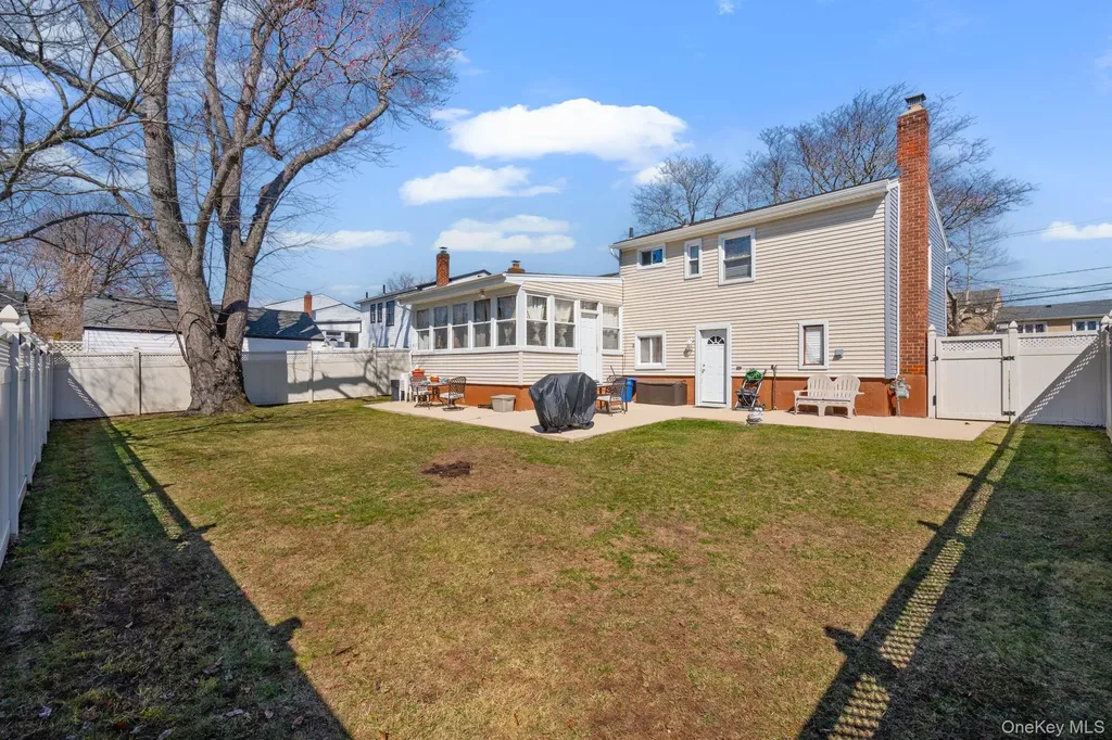 572 S Bayview Avenue Freeport NY 11520