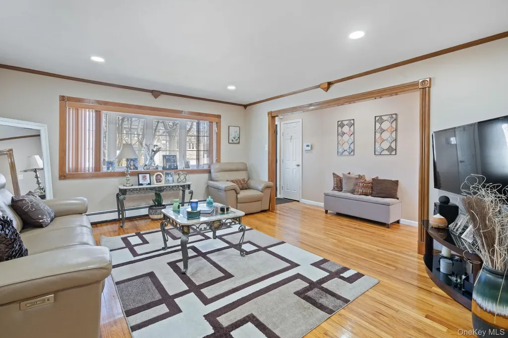 572 S Bayview Avenue Freeport NY 11520