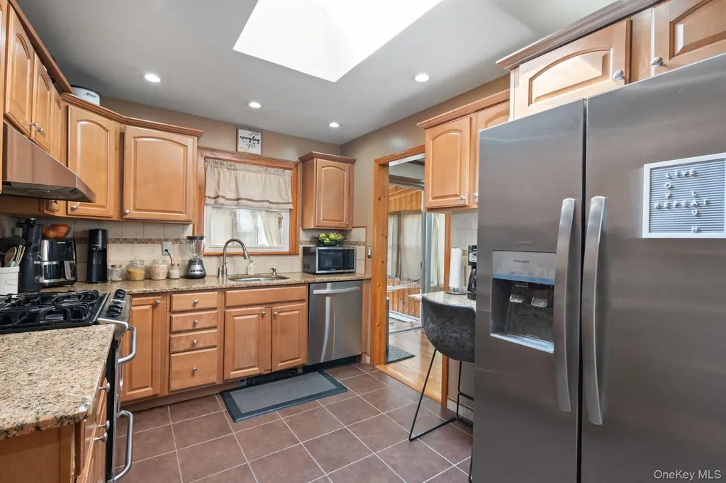 572 S Bayview Avenue Freeport NY 11520