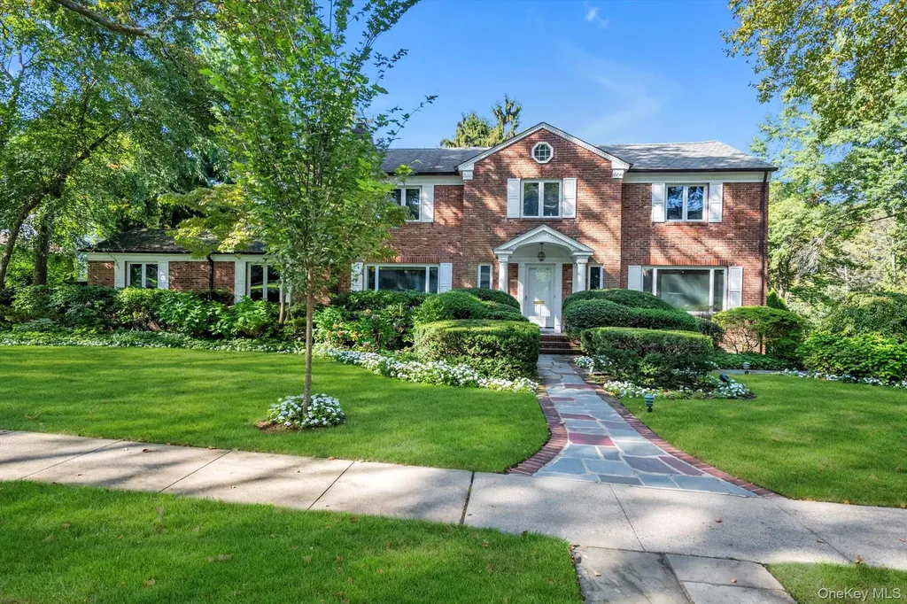 2 Chester Drive Great Neck NY 11021