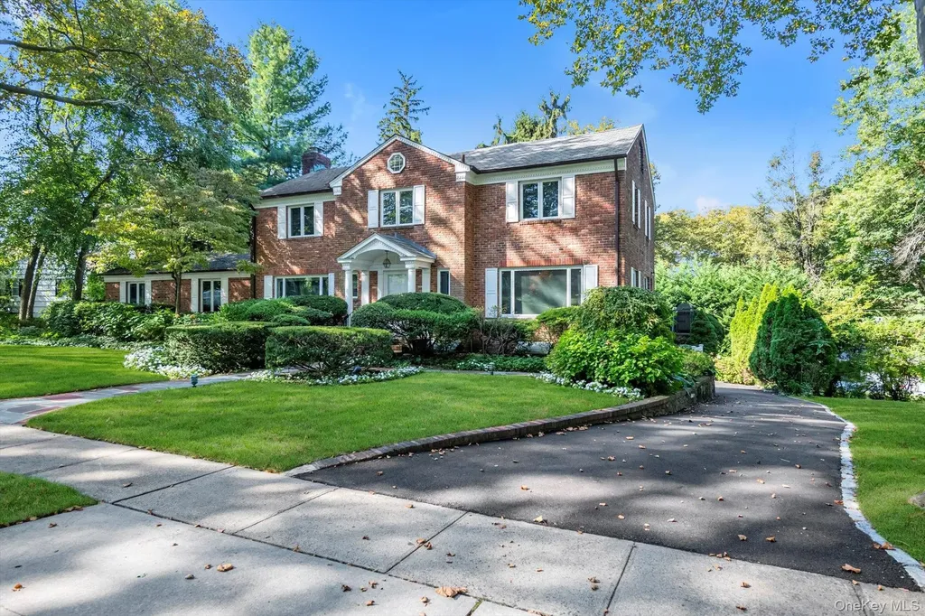 2 Chester Drive Great Neck NY 11021