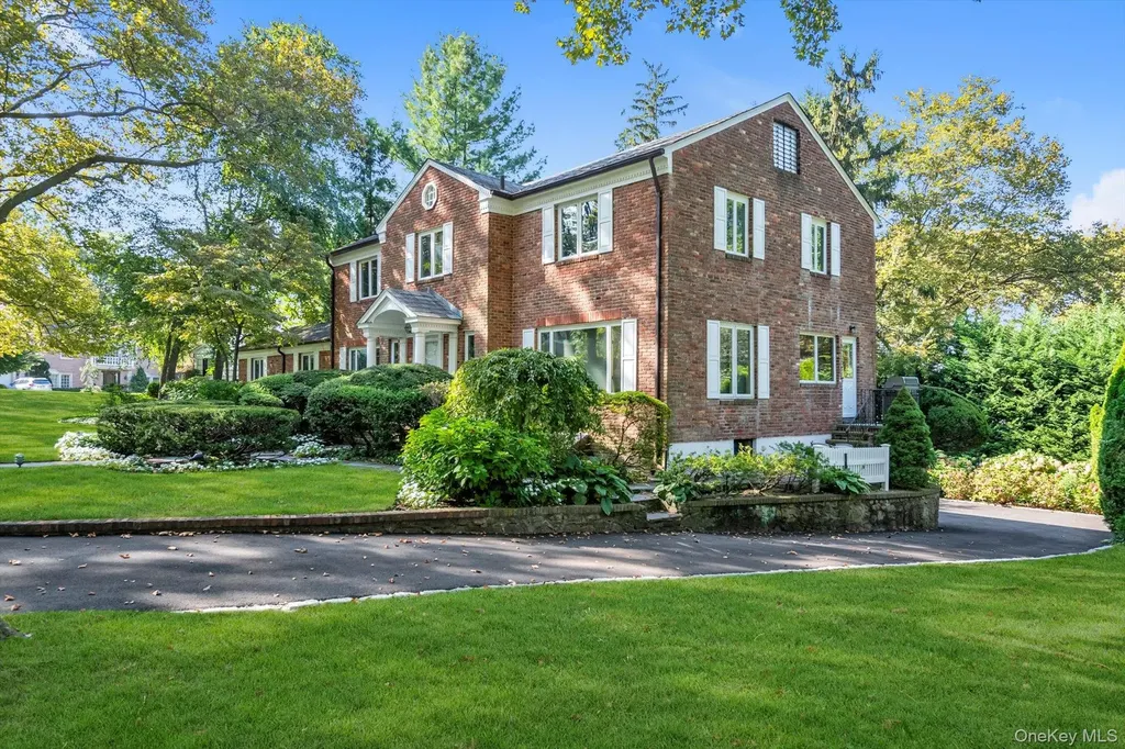 2 Chester Drive Great Neck NY 11021
