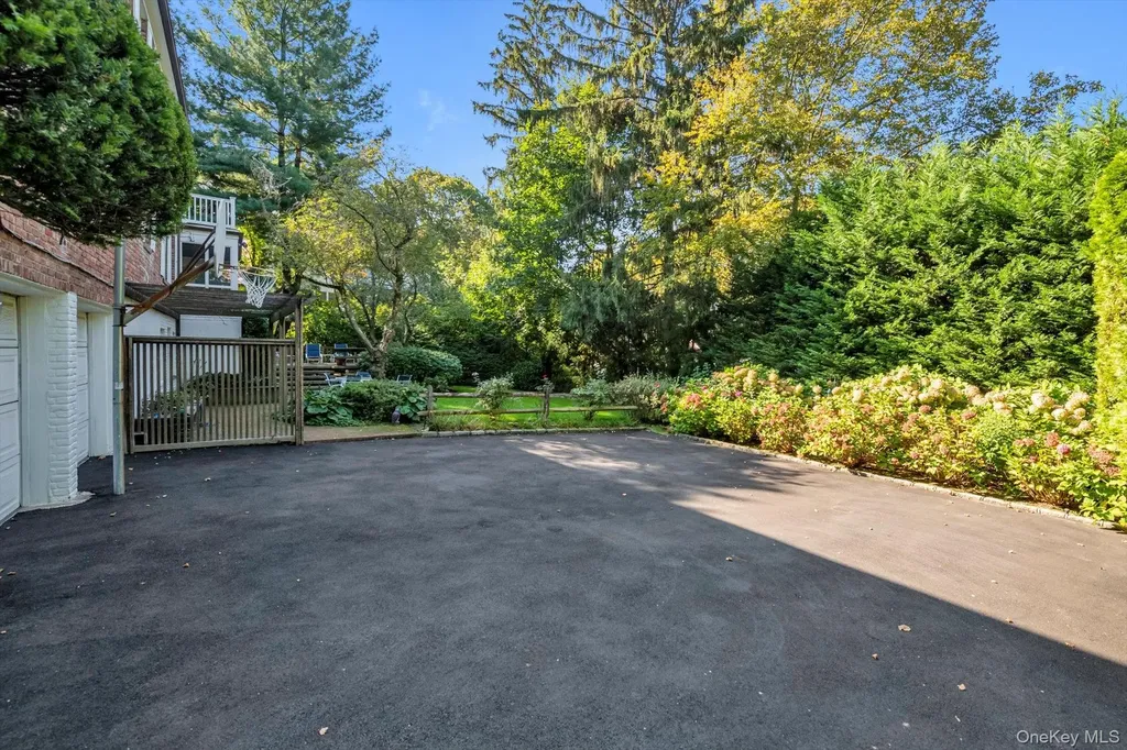 2 Chester Drive Great Neck NY 11021