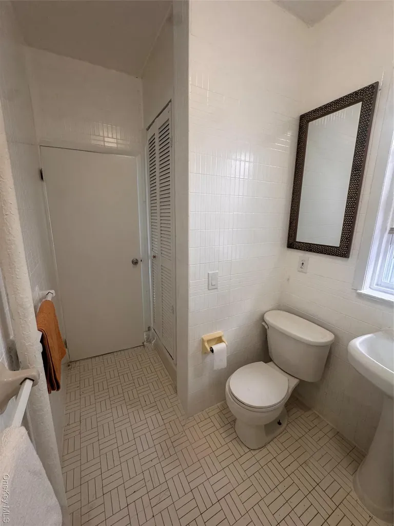 583 Van Nest Avenue Bronx NY 10460