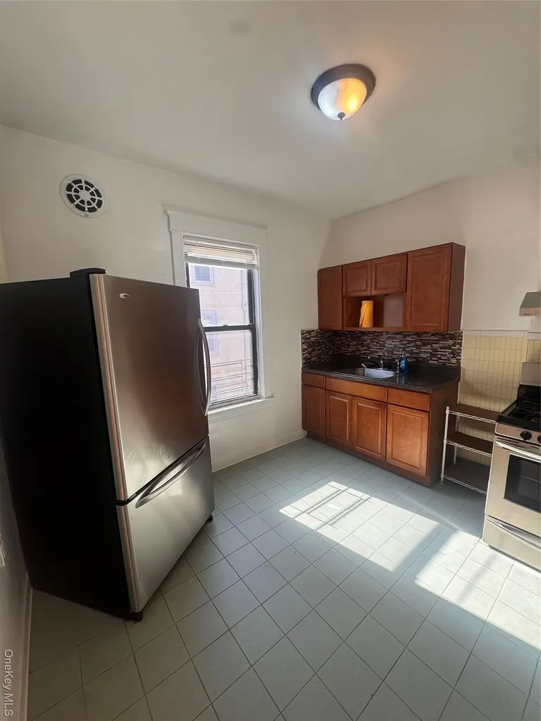 583 Van Nest Avenue Bronx NY 10460