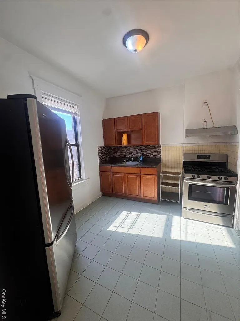 583 Van Nest Avenue Bronx NY 10460