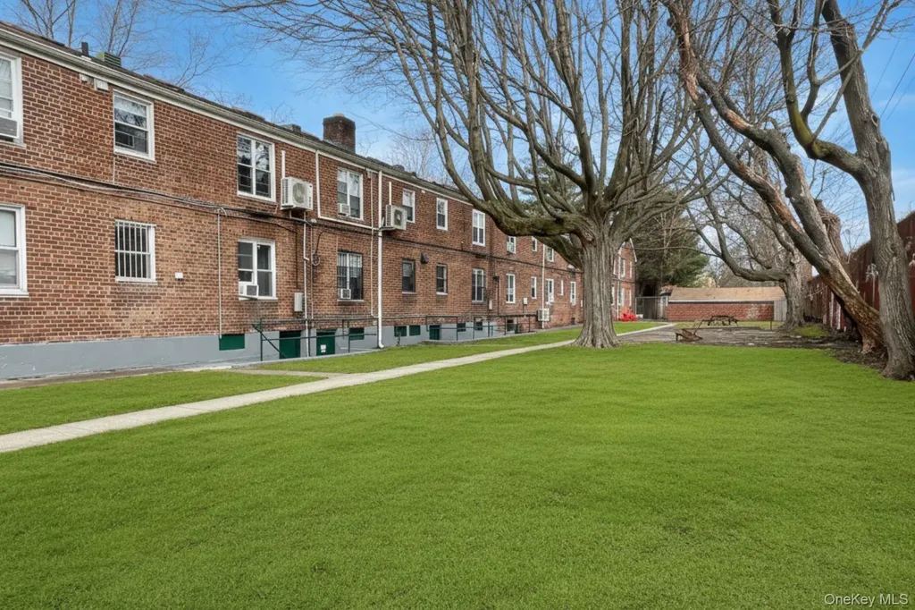 193-02 39 Avenue Flushing NY 11358