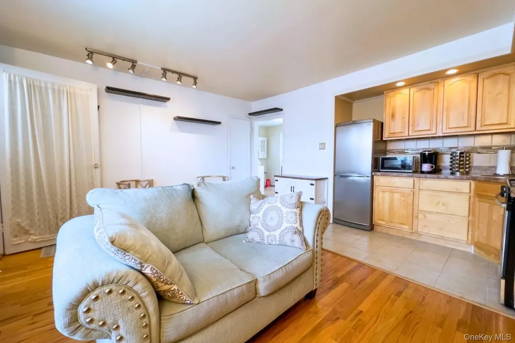 193-02 39 Avenue Flushing NY 11358