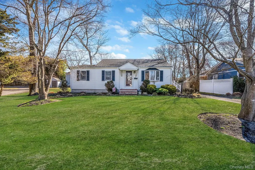 47 Thorburn Avenue Patchogue NY 11772
