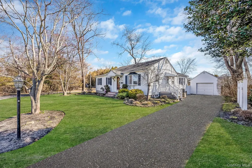 47 Thorburn Avenue Patchogue NY 11772