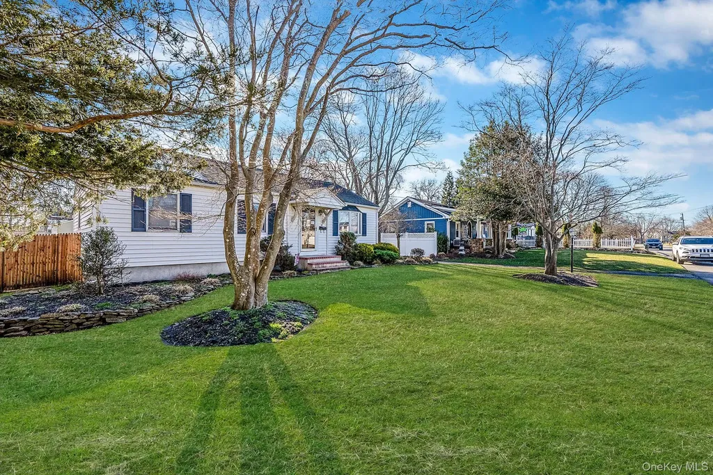 47 Thorburn Avenue Patchogue NY 11772