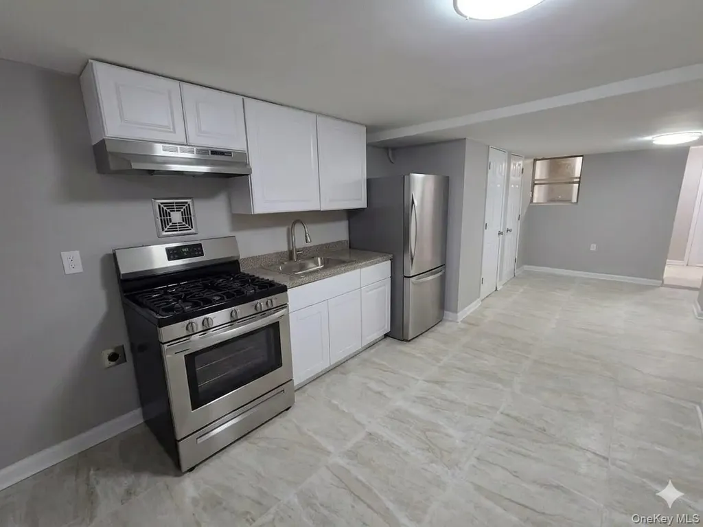 932 E 215th Street Bronx NY 10469