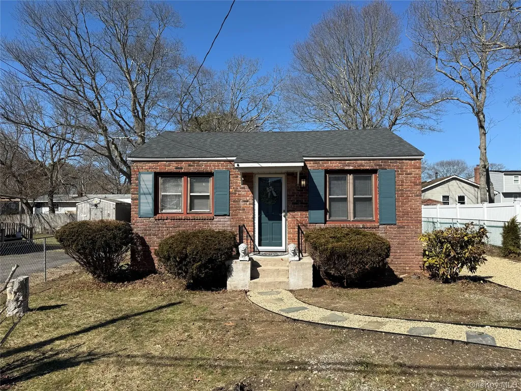 21 Sherwood Drive Mastic Beach NY 11951