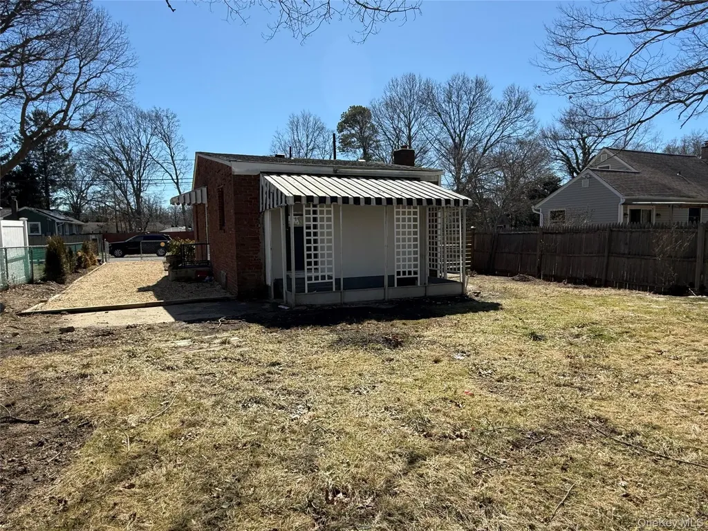 21 Sherwood Drive Mastic Beach NY 11951