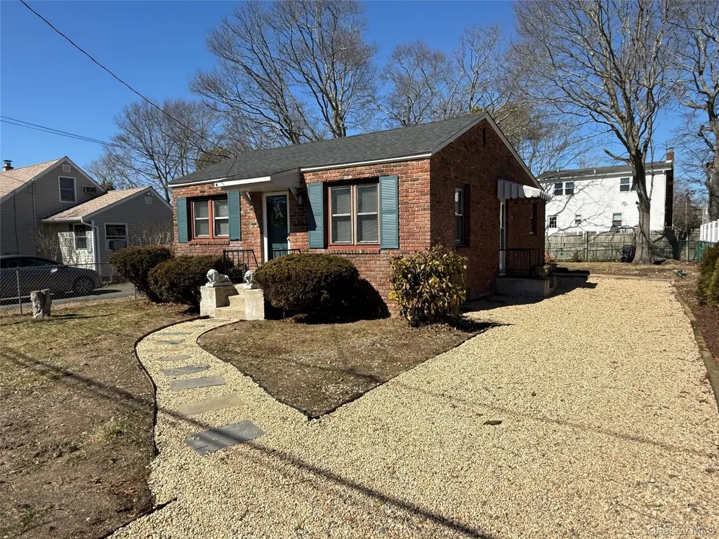 21 Sherwood Drive Mastic Beach NY 11951