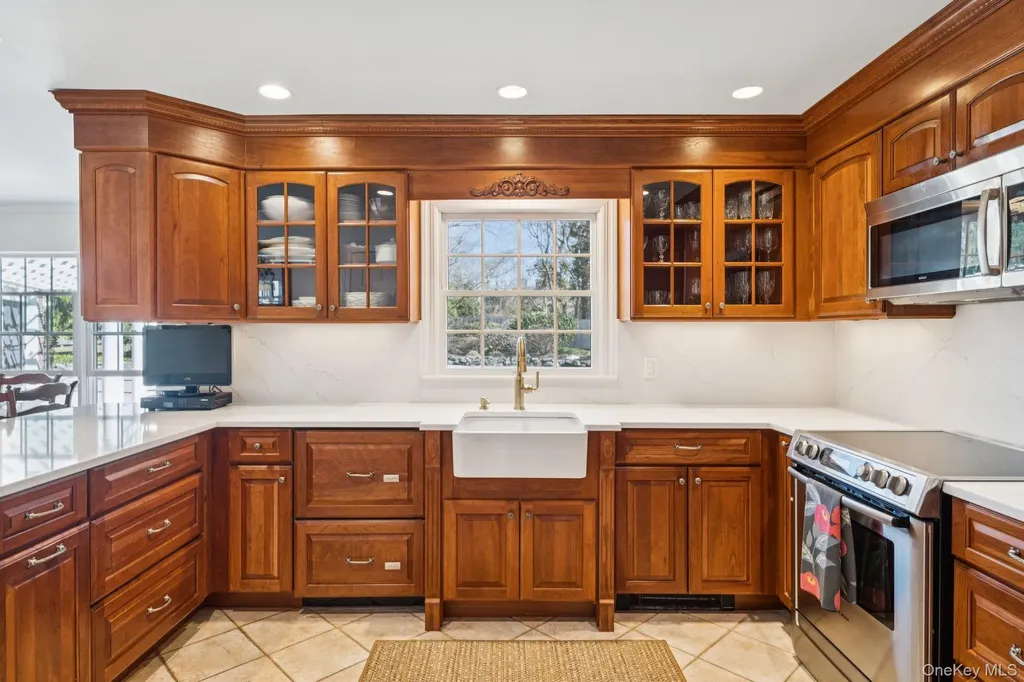 31 Fox Hunt Lane Cold Spring Harbor NY 11724