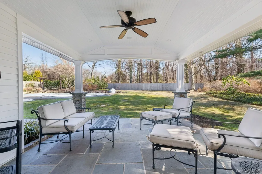 31 Fox Hunt Lane Cold Spring Harbor NY 11724