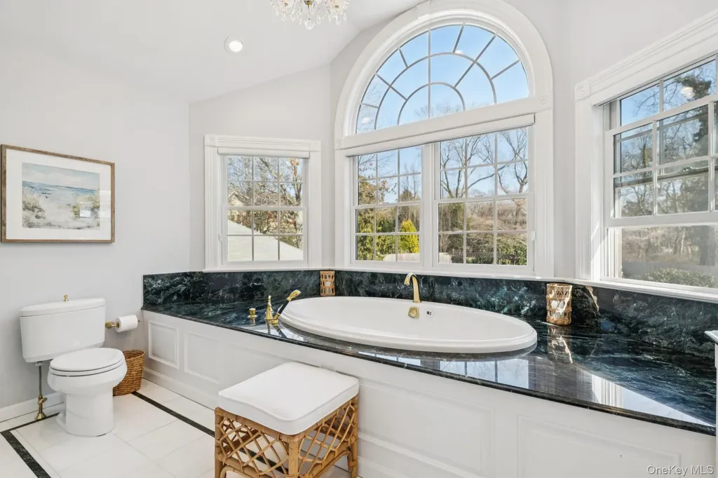 31 Fox Hunt Lane Cold Spring Harbor NY 11724