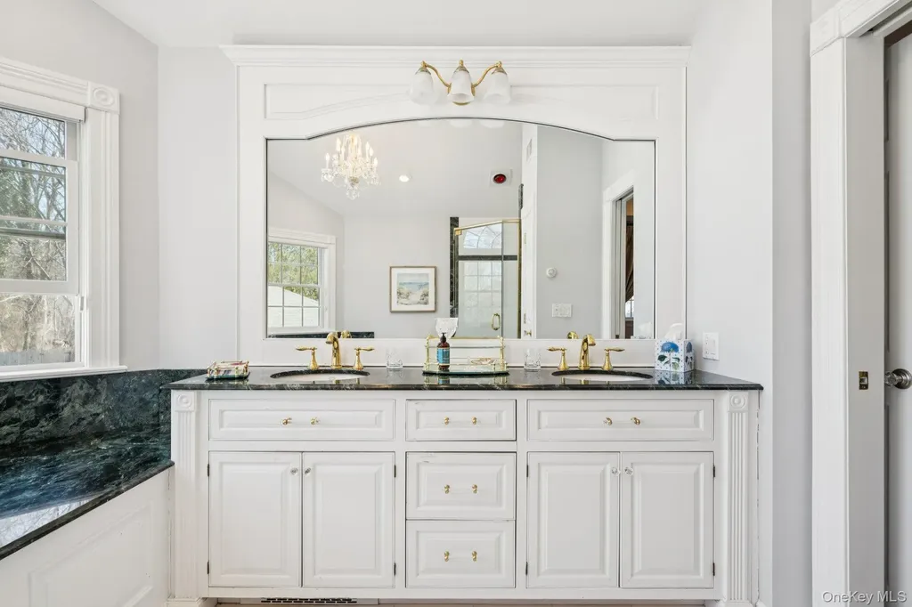 31 Fox Hunt Lane Cold Spring Harbor NY 11724