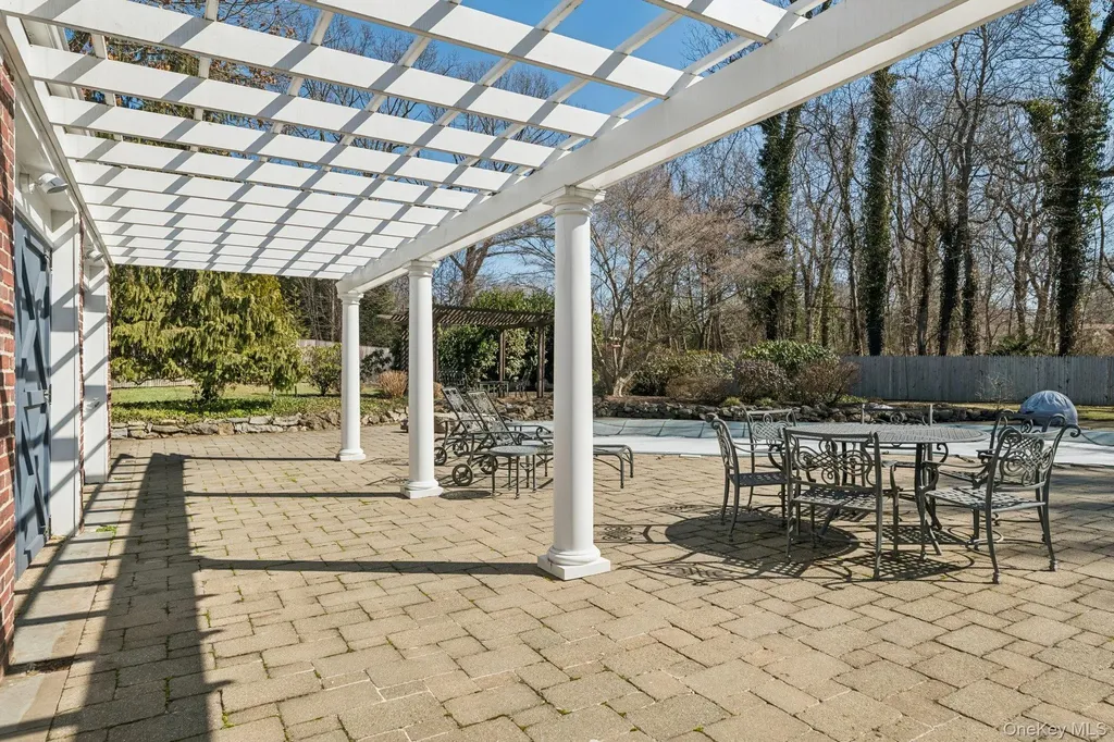 31 Fox Hunt Lane Cold Spring Harbor NY 11724