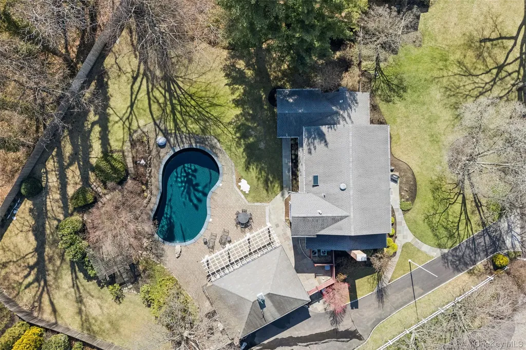 31 Fox Hunt Lane Cold Spring Harbor NY 11724