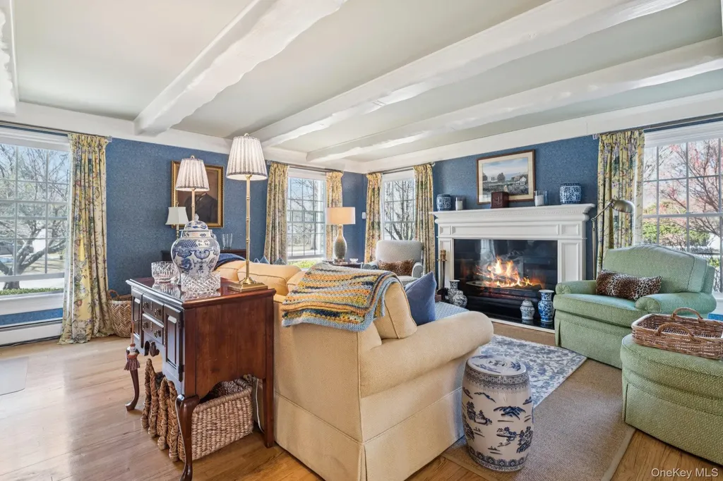 31 Fox Hunt Lane Cold Spring Harbor NY 11724