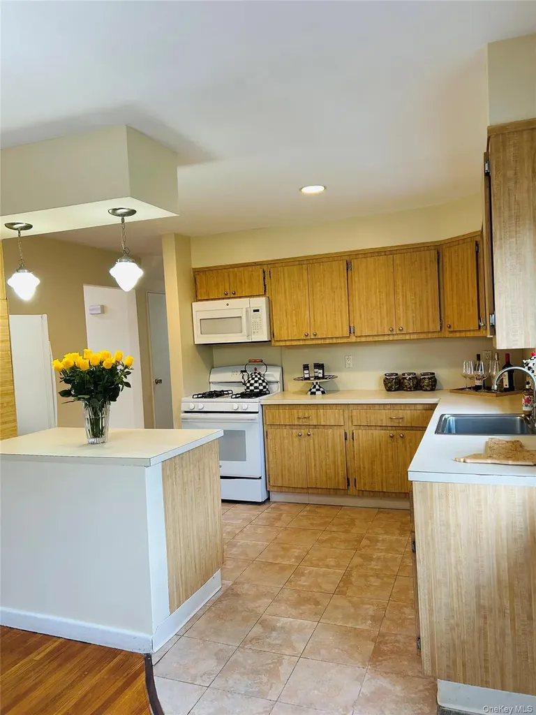 173 Wetherill Road Garden City NY 11530