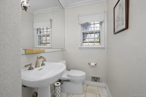 9 Cherry Lane Scarsdale NY 10583