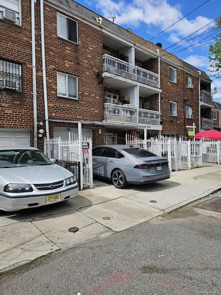 5824 Van Cleef Street Corona NY 11368