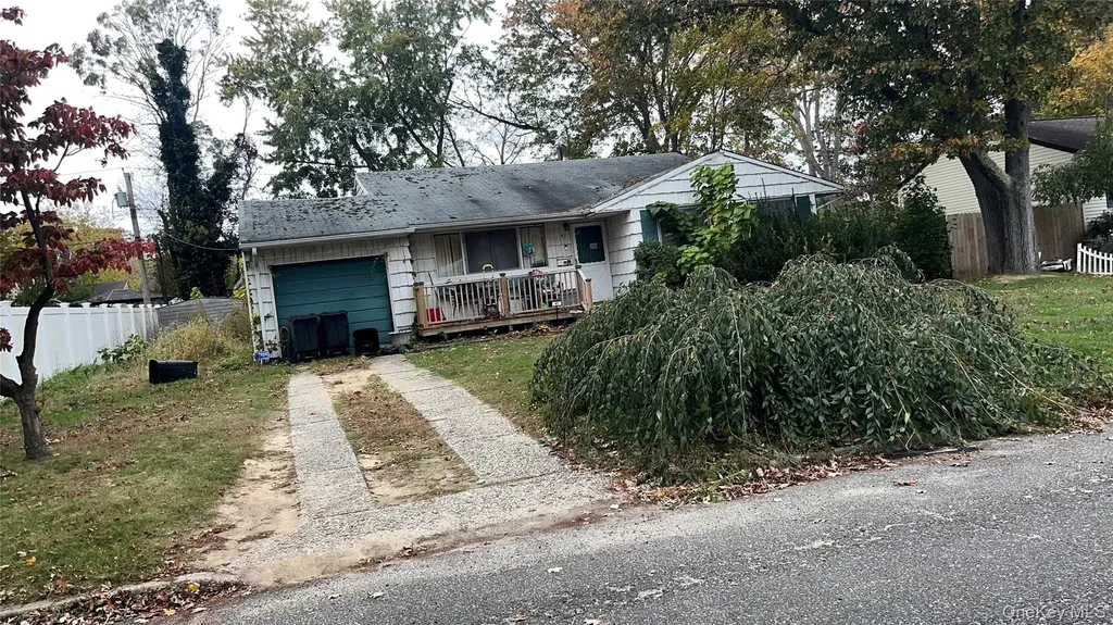 47 Hunter Lane Centereach NY 11720