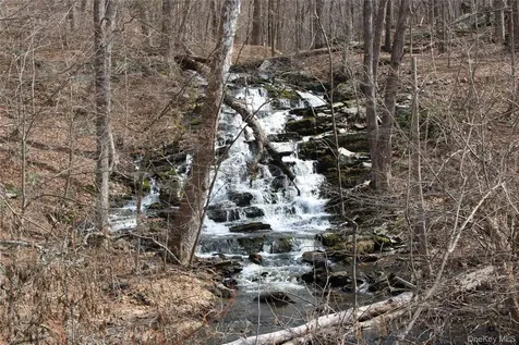 19 S Cross Road Staatsburg NY 12580